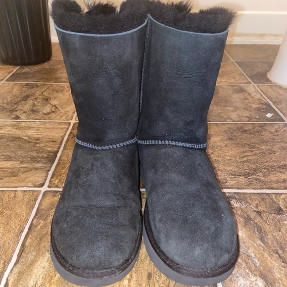 Uggs - Picture 2 of 3